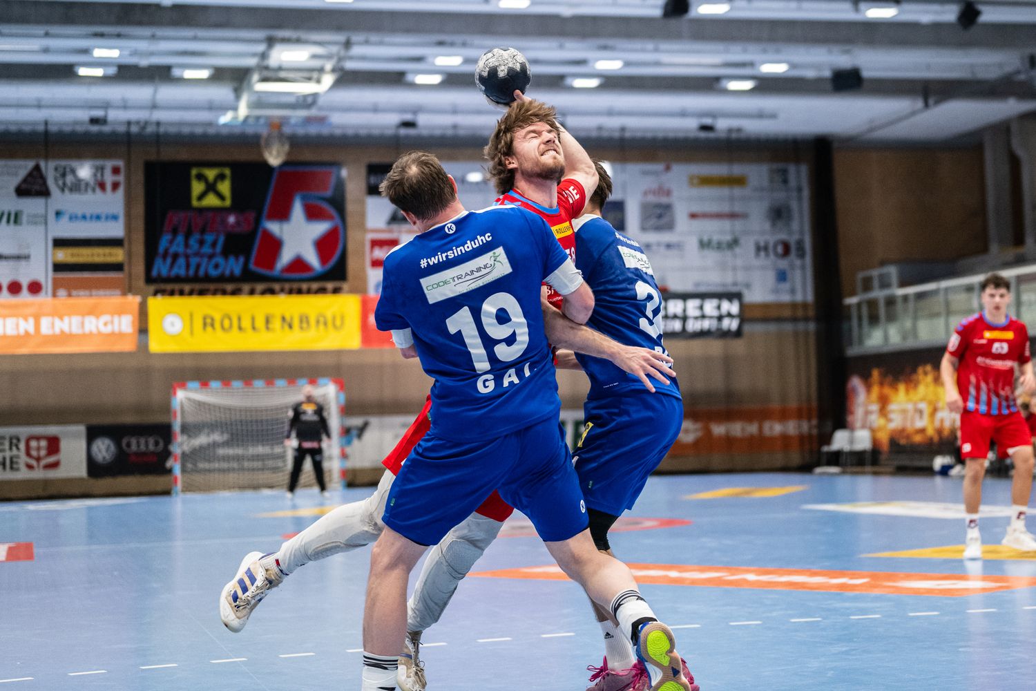 20250426_Velibor_Maksic_Deckungsgetuemmel_FIVERS_copyright_Toni_Nigg_