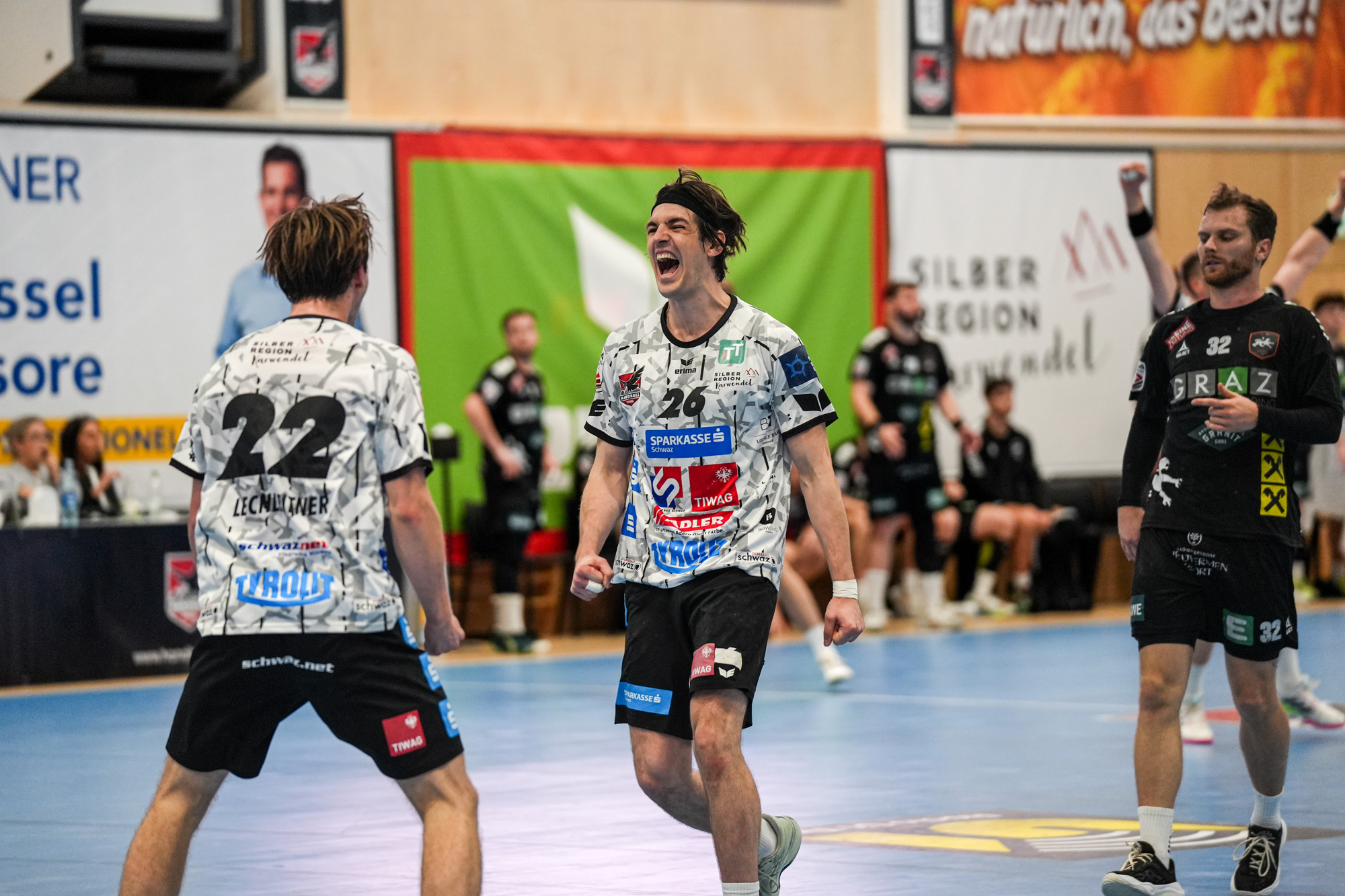  Sechs Teams (!) teilen sich die Tabellenführung!