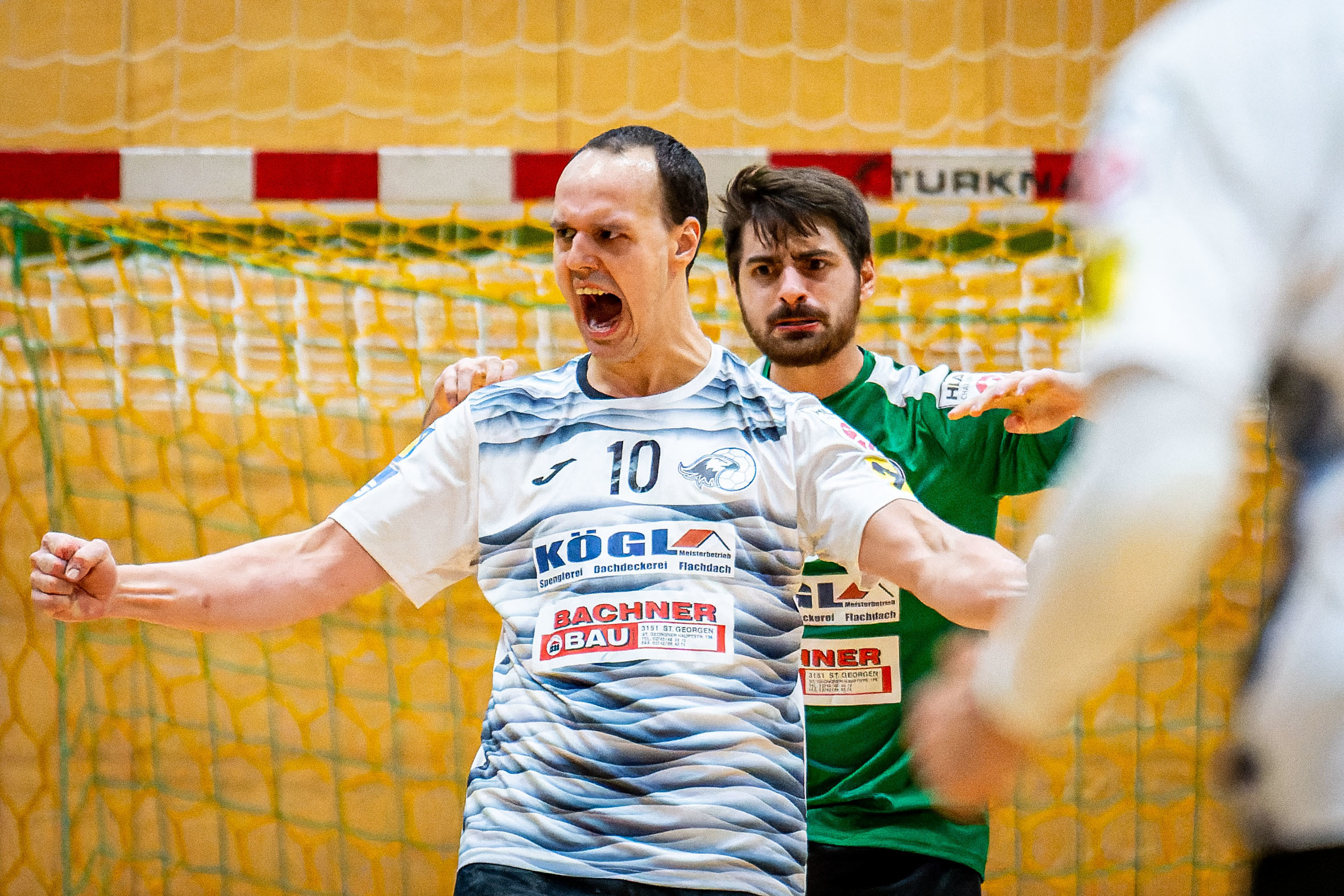 FALKEN bleiben weiterhin an Tabellenspitze,   WEST WIEN gewinnt Wiener Derby, Innsbruck besiegt   Schwaz FT