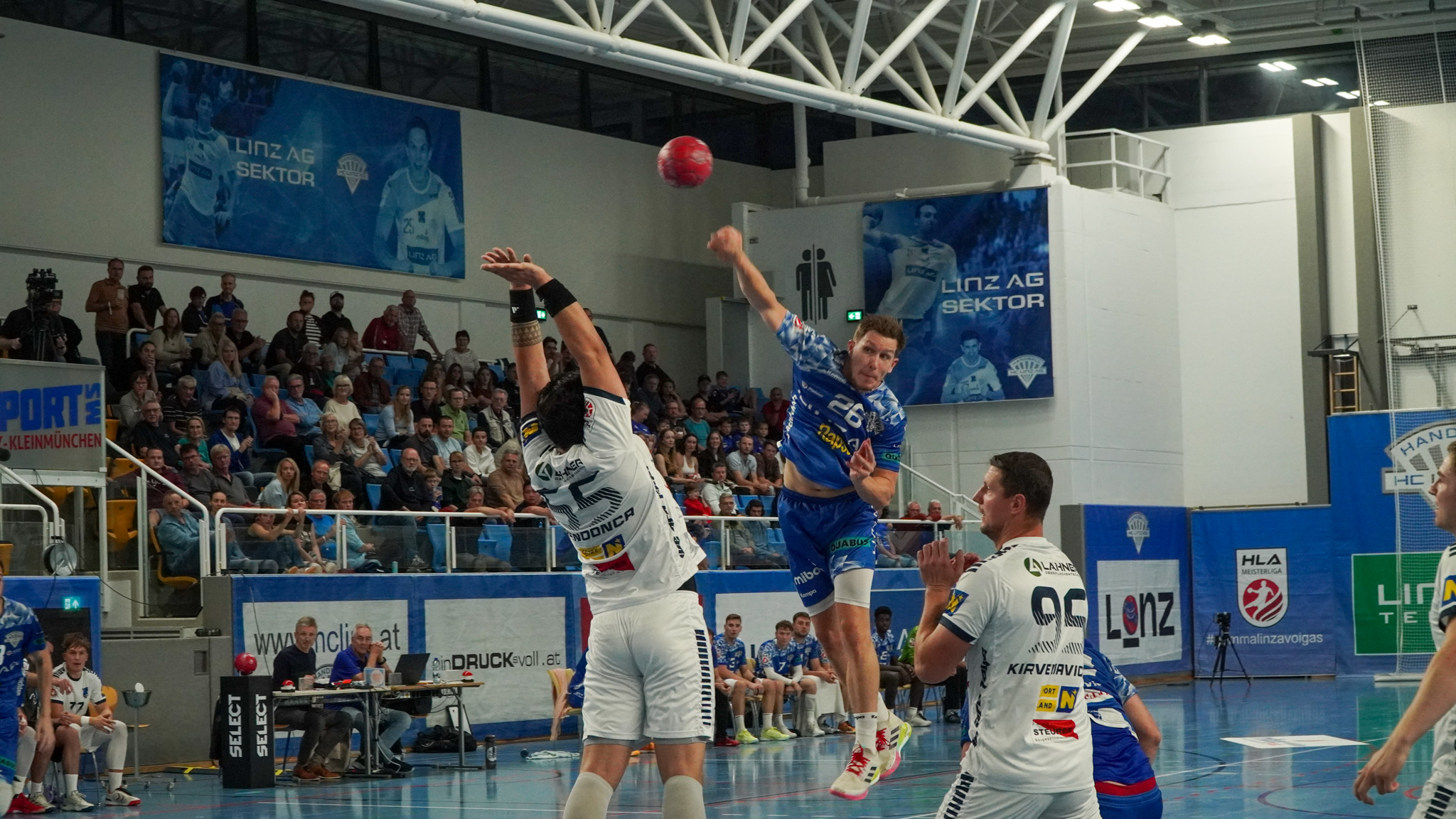 JAGS stoppen LINZ - Graz mit klarem Derbysieg und  drei Vereine punktgleich an der Tabellenspitze!